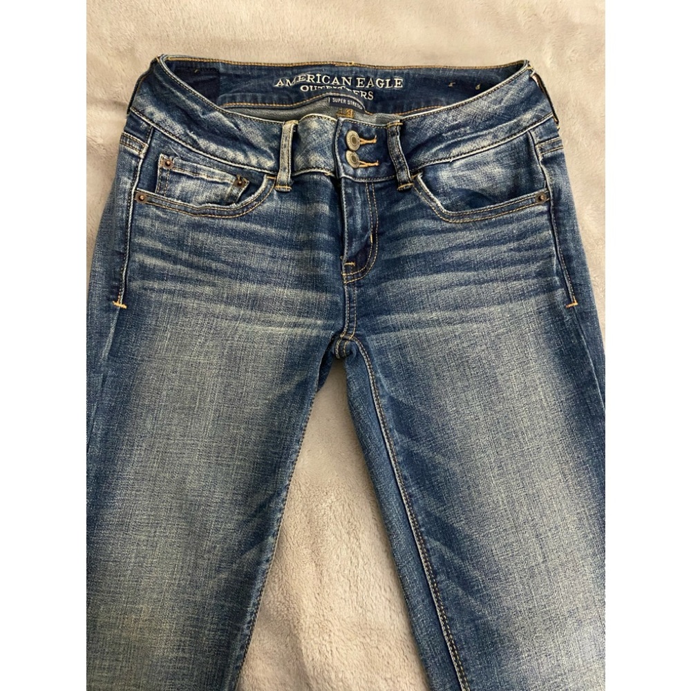 EUC AMERICAN EAGLE FLARE LEG JEANS Size 6